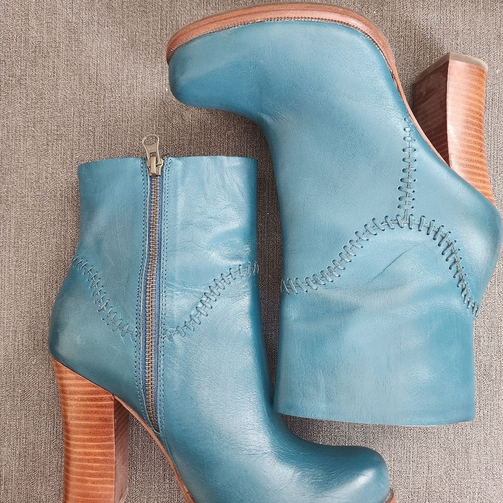 Kork-Ease Teal Botties, with a vintage bohwmian vibe. Size 8